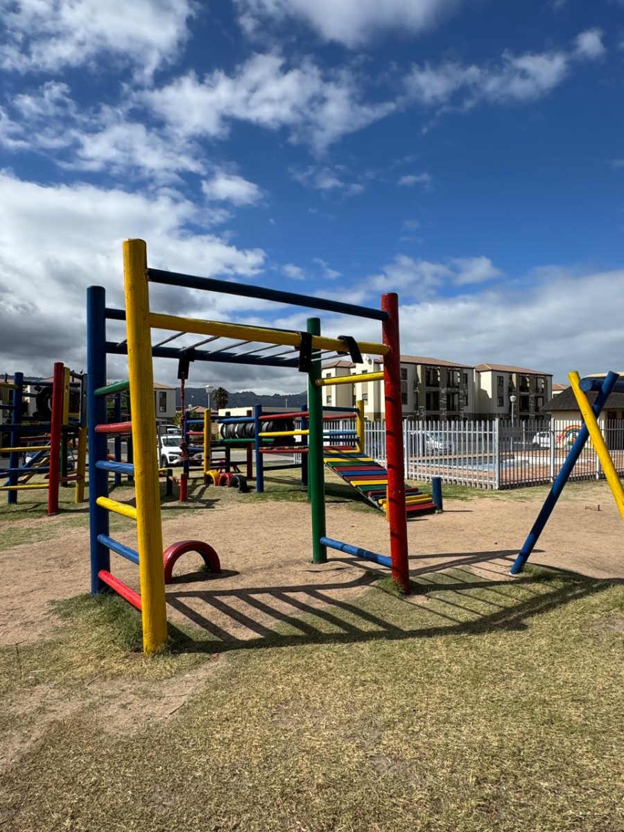 To Let 2 Bedroom Property for Rent in Guldenland Western Cape